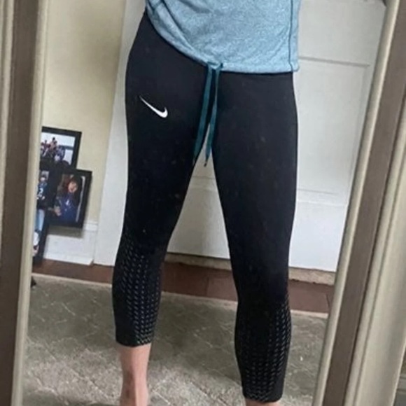 Nike cropped leggings - Picture 2 of 2